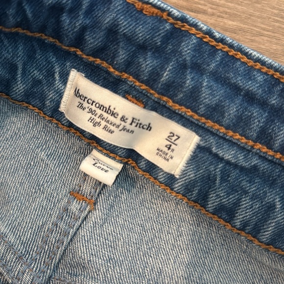 Abercrombie & Fitch Curve Love HighRise 90s Relaxed Jean Med Double Waistband 27 - Picture 5 of 11